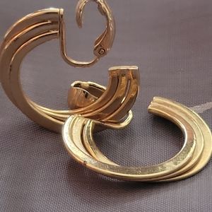 Vintage Avon Clip Ons Earrings